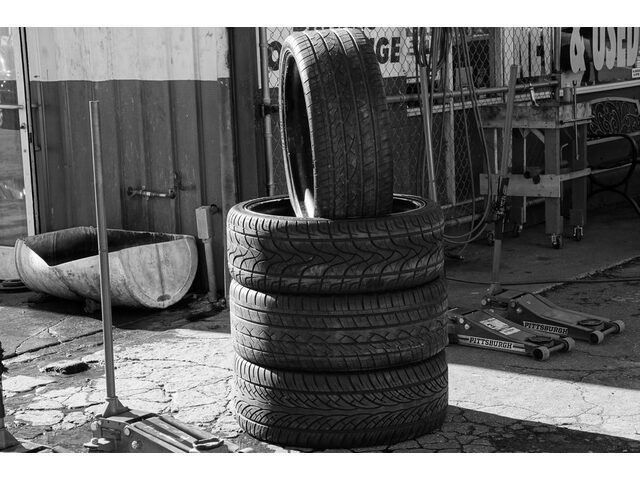Set of 4 Alloy Wheels 18" with Tires