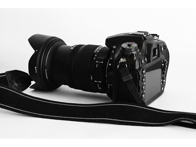 Canon EOS 90D DSLR with 18-135mm Lens