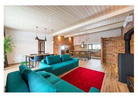 Modern 2BR Apartment Downtown — Available Now