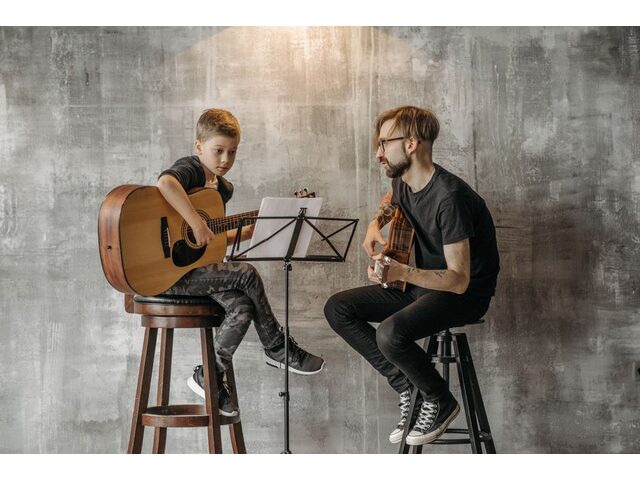 Guitar Lessons for Beginners — First Class Free